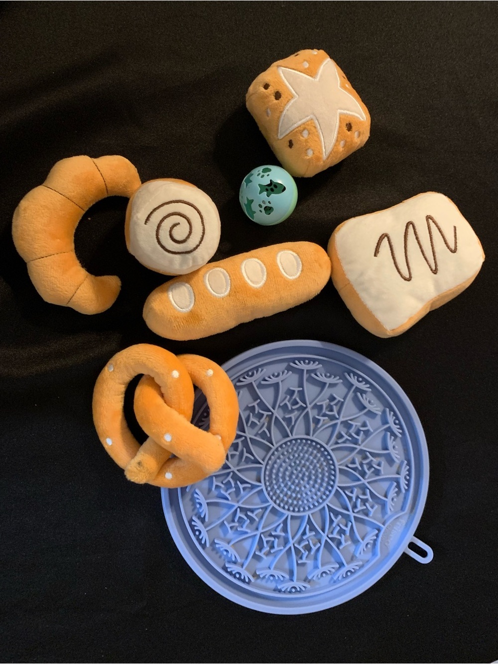 CAT TOYS. Plush Bakery Toy Set with Blue food Play Tray - Orange & Cream